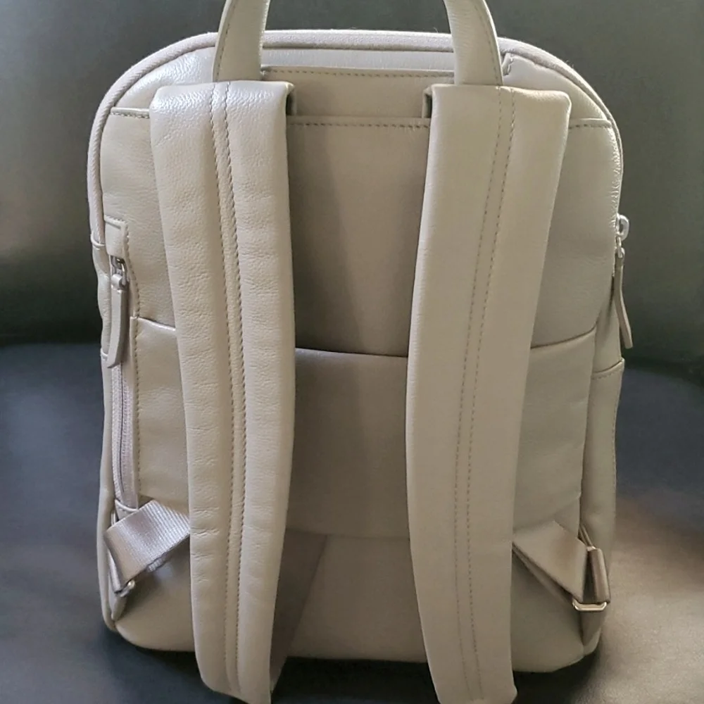 NWOT Tumi Voyageur Dori Fine Grain Cow Leather Backpack